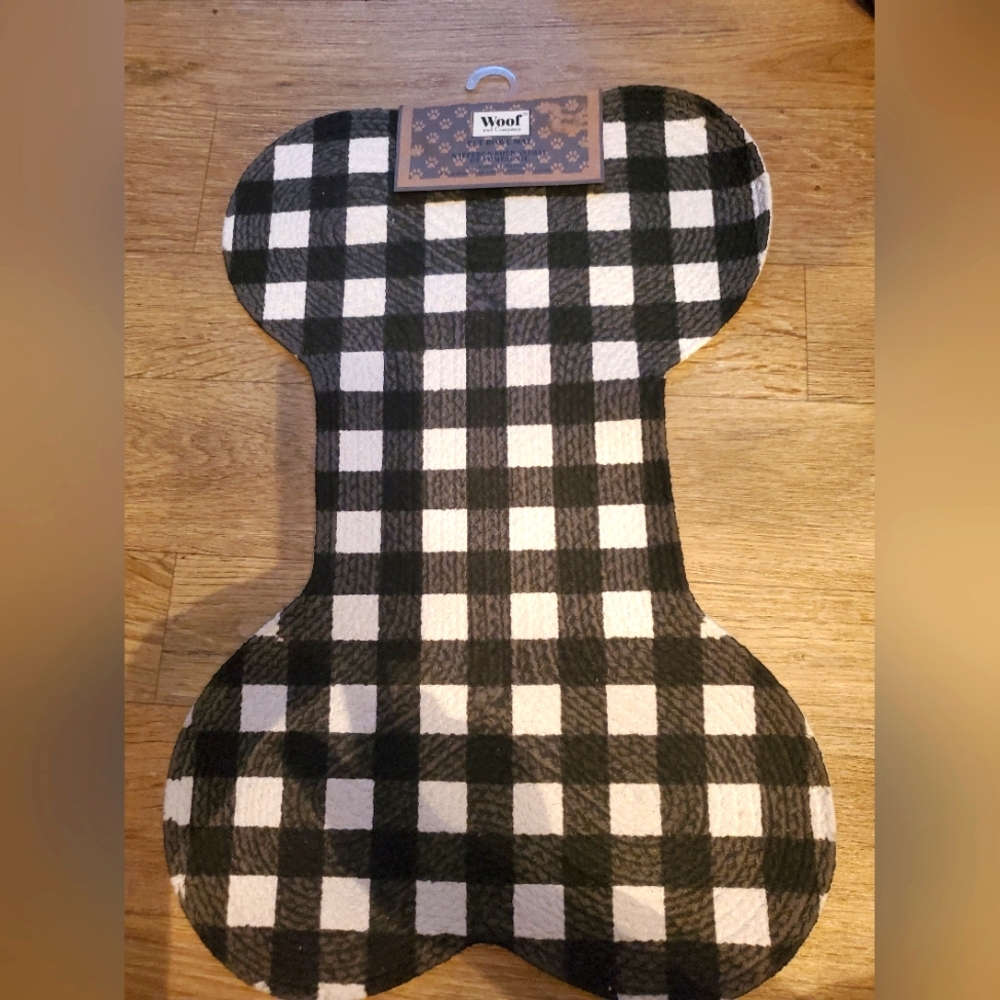 Woof And Company Dog Mat Black White Checkered Pet Bowl Bone Dinner Mat New - Picture 2 of 8